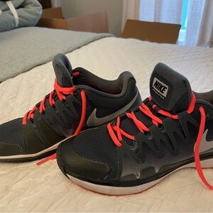 Nike Size 9 Gray/White/Orange Tennis Shoe